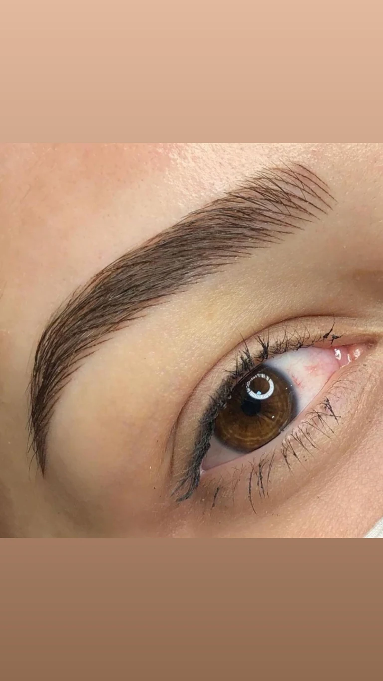 Resultado simétrico do método hairstrokes em close-up natural